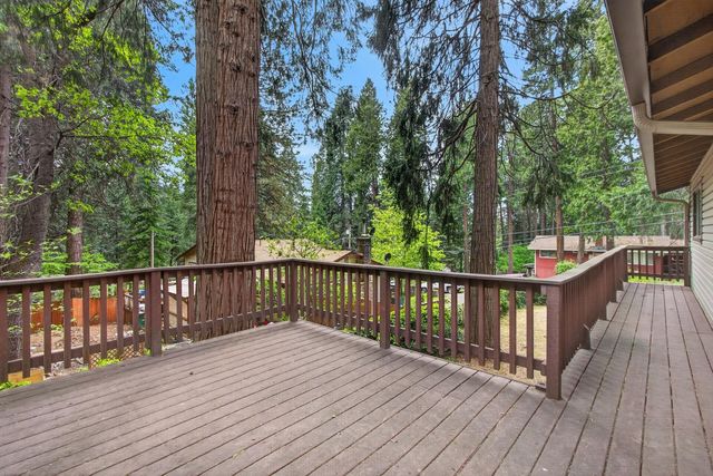 6210 Pine St, Pollock Pines, CA 95726