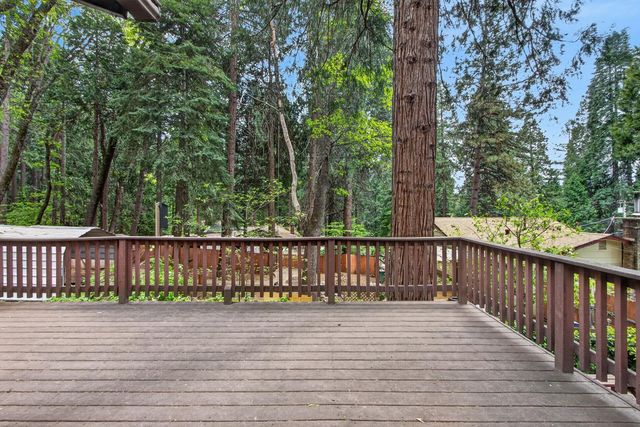 6210 Pine St, Pollock Pines, CA 95726