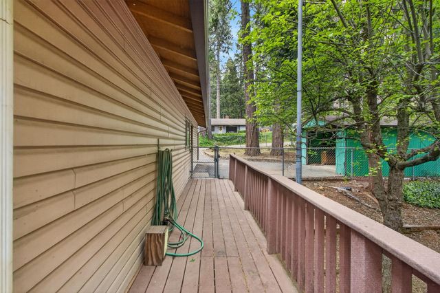 6210 Pine St, Pollock Pines, CA 95726