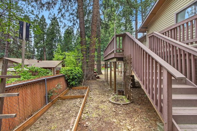 6210 Pine St, Pollock Pines, CA 95726