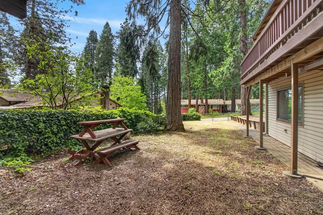 6210 Pine St, Pollock Pines, CA 95726