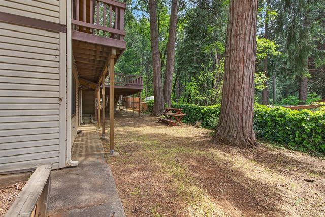 6210 Pine St, Pollock Pines, CA 95726