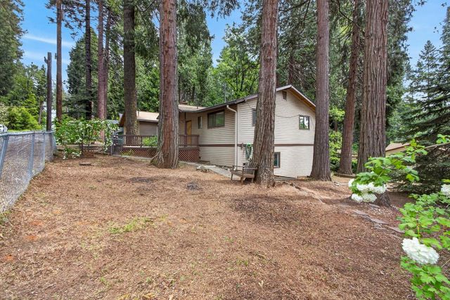 6210 Pine St, Pollock Pines, CA 95726