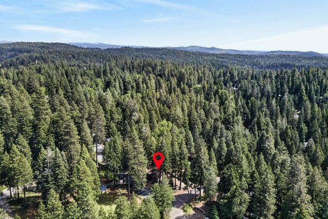 6210 Pine St, Pollock Pines, CA 95726