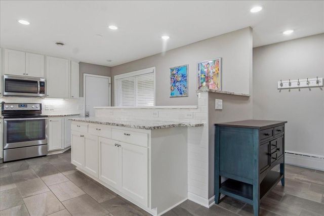 2222 Draper Avenue, Roseville, MN 55113