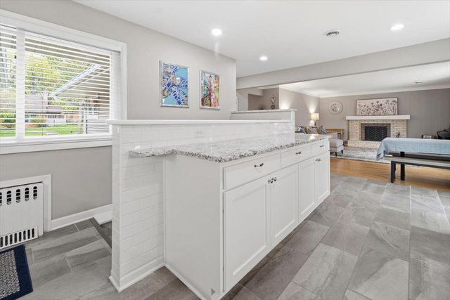 2222 Draper Avenue, Roseville, MN 55113
