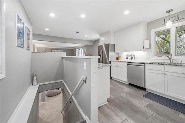 2222 Draper Avenue, Roseville, MN 55113