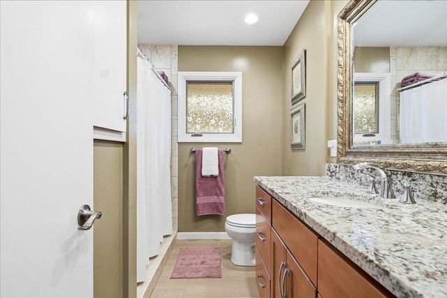 2222 Draper Avenue, Roseville, MN 55113