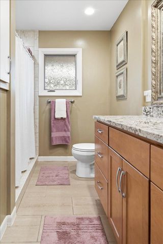 2222 Draper Avenue, Roseville, MN 55113