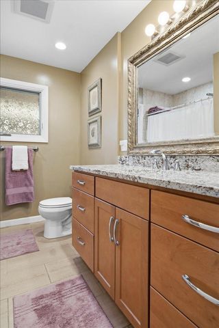 2222 Draper Avenue, Roseville, MN 55113