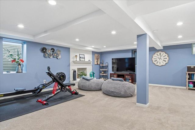 2222 Draper Avenue, Roseville, MN 55113