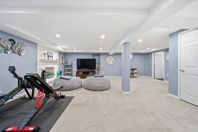 2222 Draper Avenue, Roseville, MN 55113