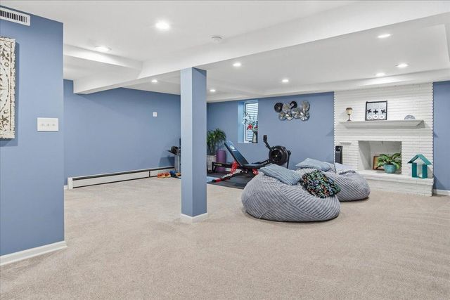 2222 Draper Avenue, Roseville, MN 55113