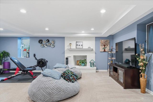 2222 Draper Avenue, Roseville, MN 55113