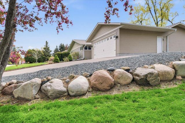 2222 Draper Avenue, Roseville, MN 55113