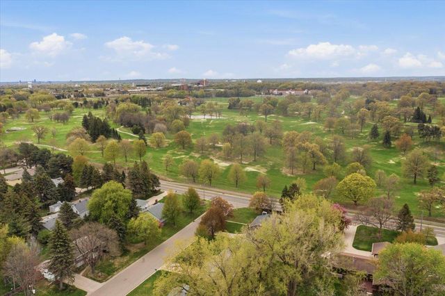 2222 Draper Avenue, Roseville, MN 55113