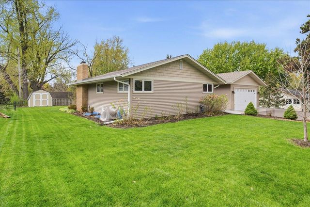 2222 Draper Avenue, Roseville, MN 55113