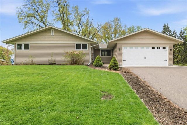 2222 Draper Avenue, Roseville, MN 55113