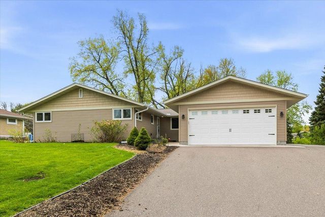 2222 Draper Avenue, Roseville, MN 55113