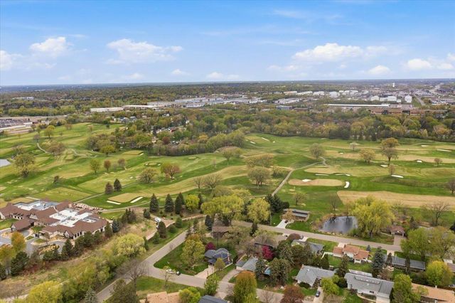 2222 Draper Avenue, Roseville, MN 55113