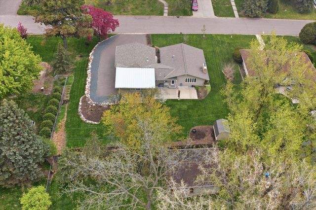 2222 Draper Avenue, Roseville, MN 55113