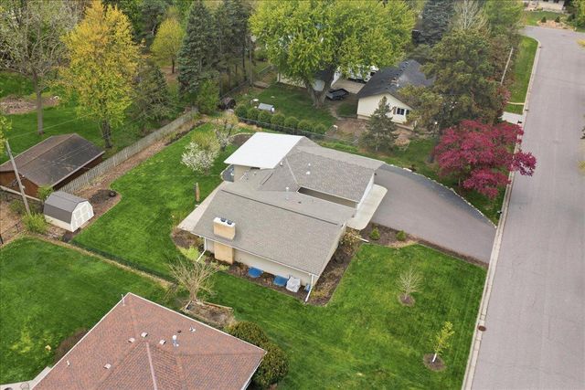 2222 Draper Avenue, Roseville, MN 55113