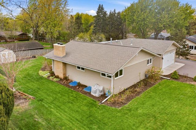 2222 Draper Avenue, Roseville, MN 55113