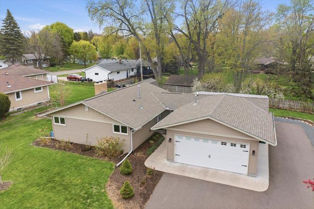 2222 Draper Avenue, Roseville, MN 55113