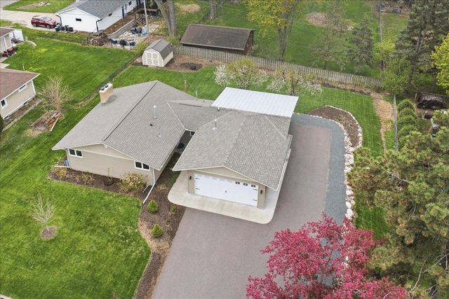 2222 Draper Avenue, Roseville, MN 55113