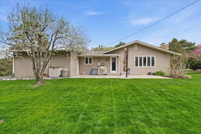 2222 Draper Avenue, Roseville, MN 55113