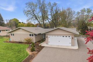 2222 Draper Avenue, Roseville, MN 55113