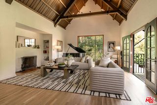 3105 Ledgewood Drive, Los Angeles, CA 90068