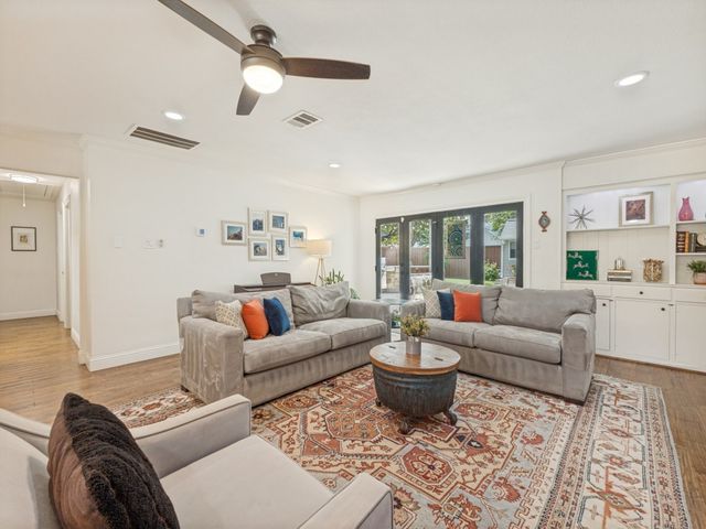 3326 Regent Drive, Dallas, TX 75229