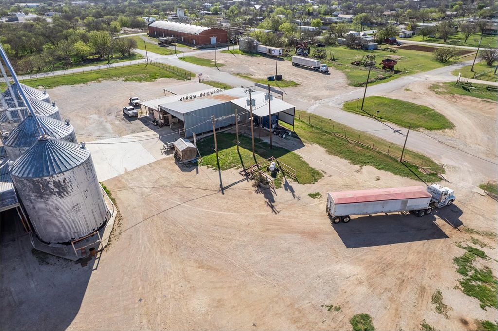 Image 10 of property listing at 716 Brush Street, Coleman, TX 76834