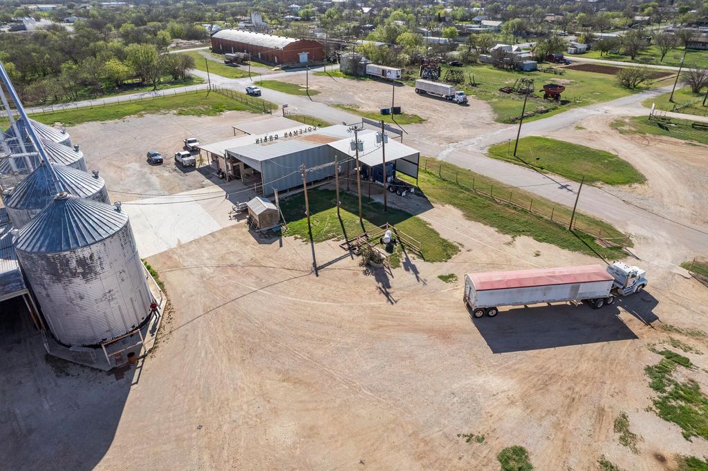 Image 11 of property listing at 716 Brush Street, Coleman, TX 76834