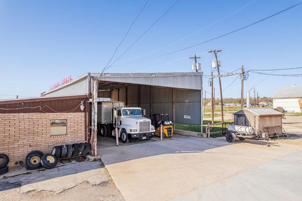 Image 14 of property listing at 716 Brush Street, Coleman, TX 76834