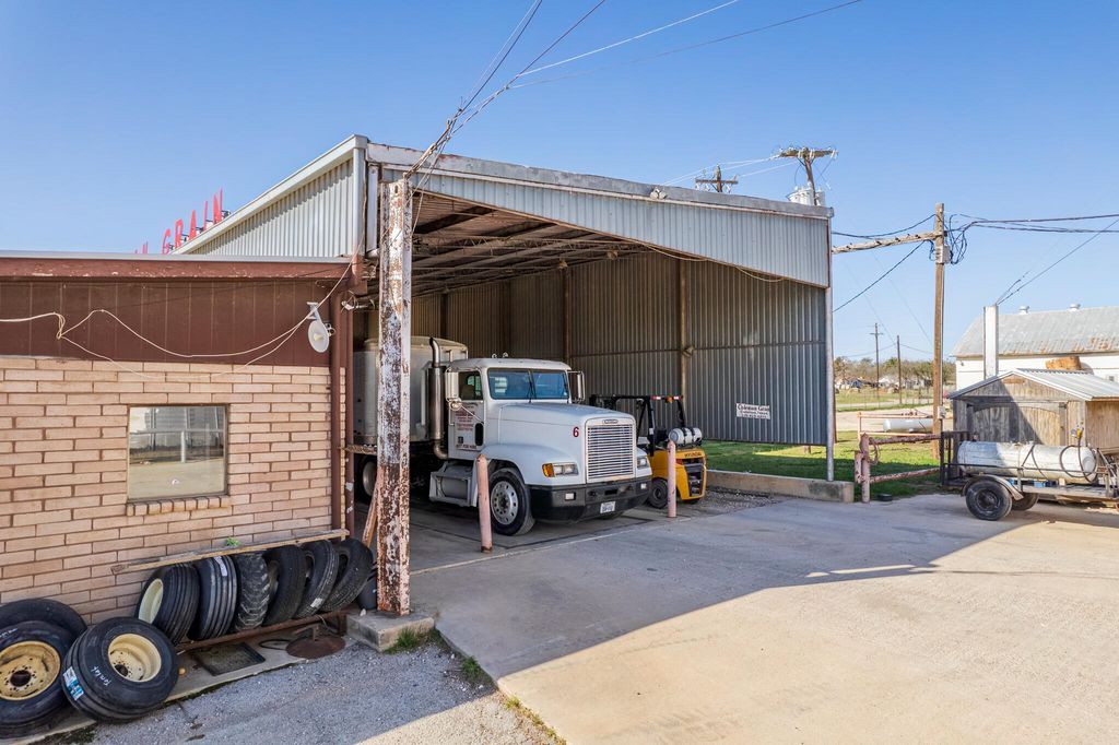 Image 16 of property listing at 716 Brush Street, Coleman, TX 76834