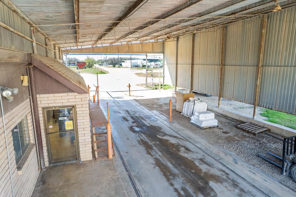 Image 17 of property listing at 716 Brush Street, Coleman, TX 76834