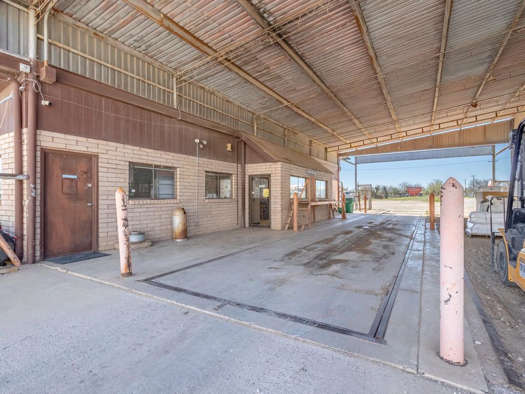 Image 19 of property listing at 716 Brush Street, Coleman, TX 76834