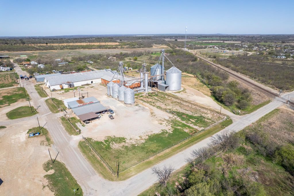 Image 9 of property listing at 716 Brush Street, Coleman, TX 76834