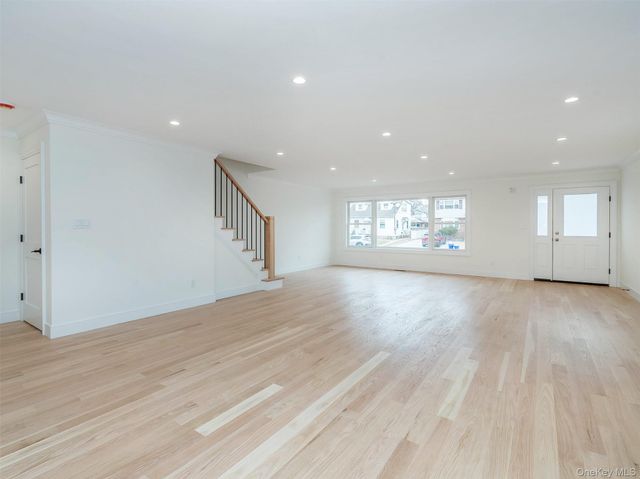 35A Dunwood Road, Port Washington, NY 11050