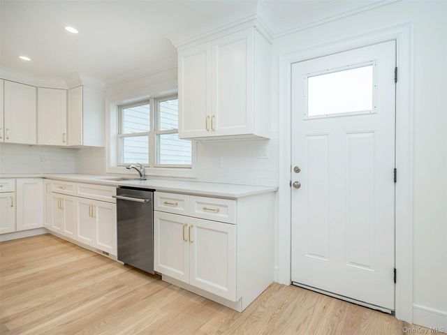 35A Dunwood Road, Port Washington, NY 11050