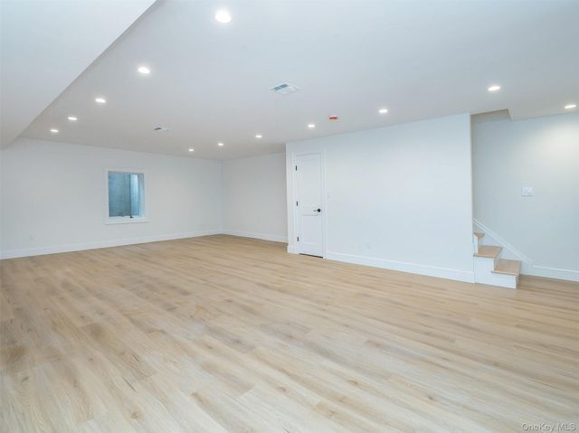 35A Dunwood Road, Port Washington, NY 11050