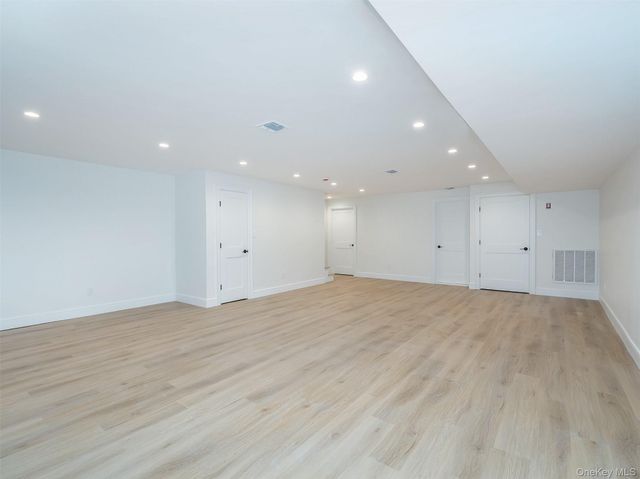 35A Dunwood Road, Port Washington, NY 11050