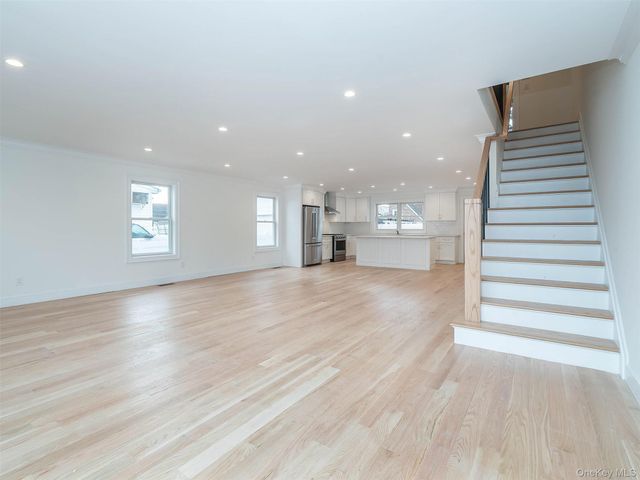 35A Dunwood Road, Port Washington, NY 11050