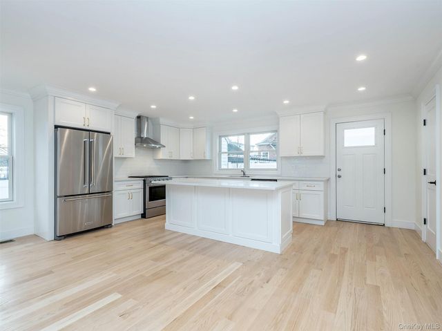 35A Dunwood Road, Port Washington, NY 11050