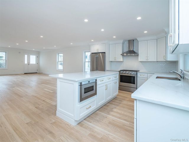 35A Dunwood Road, Port Washington, NY 11050