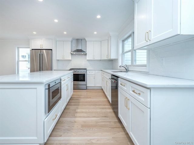 35A Dunwood Road, Port Washington, NY 11050