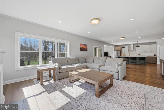 1434 CLOVERDALE RD, Charles Town, WV 25414