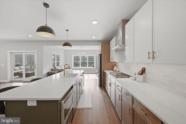 1434 CLOVERDALE RD, Charles Town, WV 25414